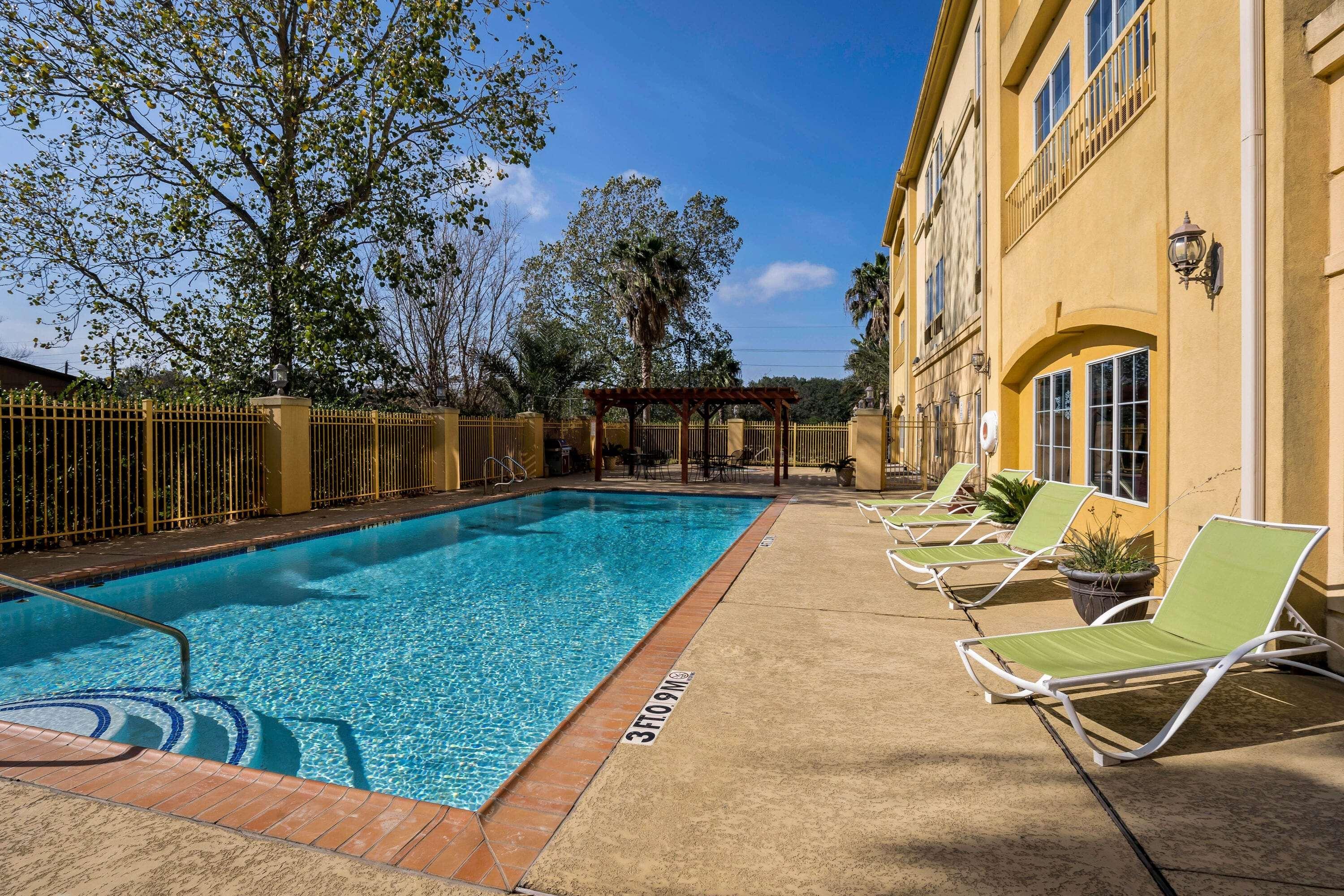 La Quinta By Wyndham Brookshire West Katy Hotel Exterior photo